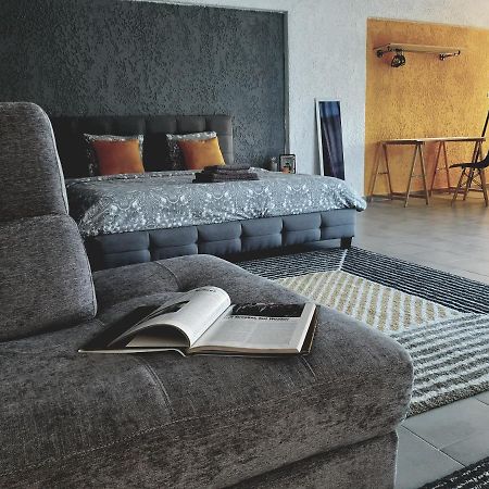 21 Suites Deluxe Stay Near The Airport Markópoulon Dış mekan fotoğraf