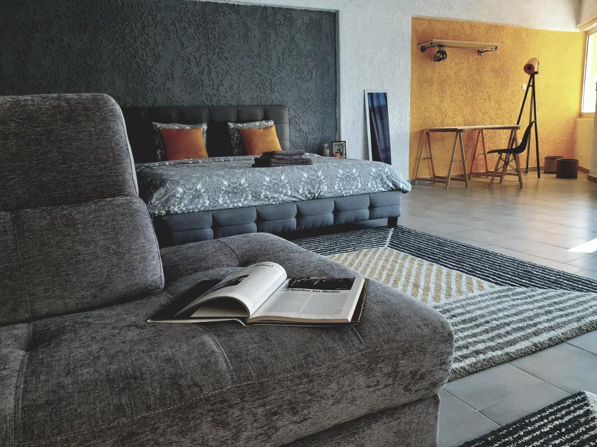 21 Suites Deluxe Stay Near The Airport Markópoulon Dış mekan fotoğraf